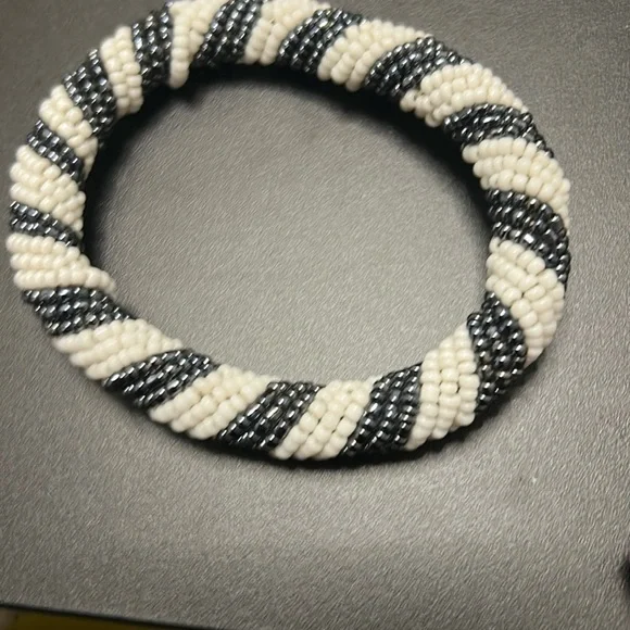 bundle of jewelry- costume, used for crafts or jewelry. Newer and clean. - Picture 9 of 16